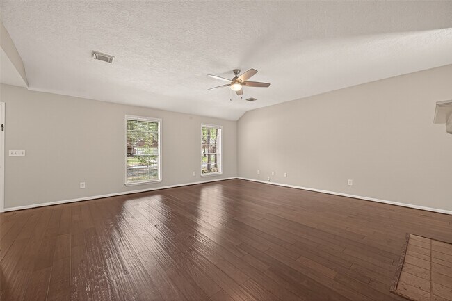 Building Photo - 27 Lush Meadow Pl