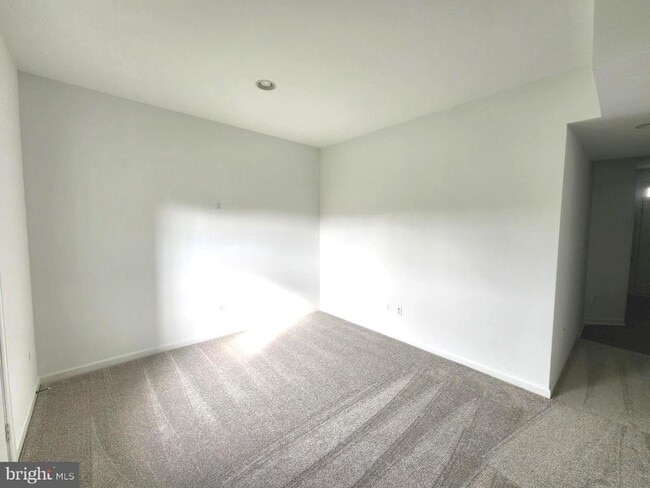 Building Photo - 229 Hillsdale Pl