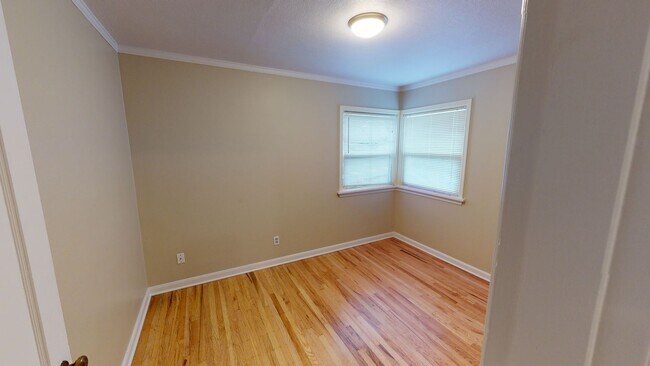 Building Photo - 3538 SW Barbur Blvd