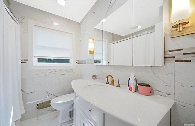 Building Photo - 1707 Manatuck Blvd