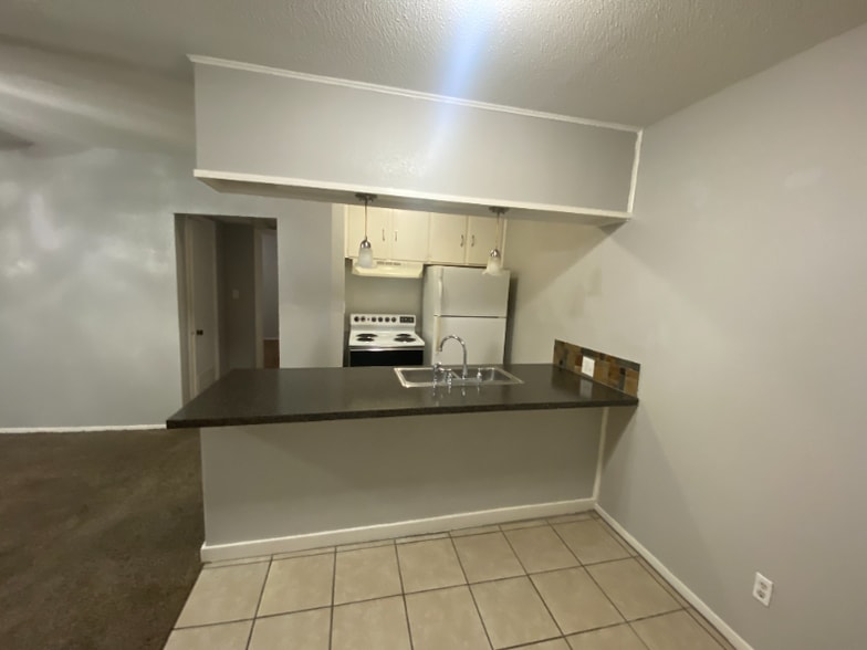 Building Photo - 1617 S Van Buren St