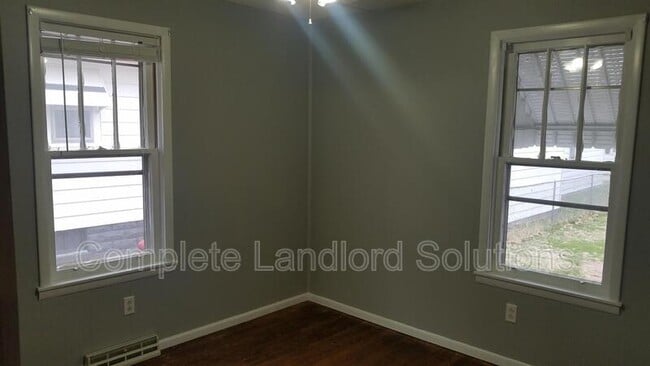 Building Photo - 2103 N 28th St
