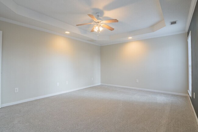 Building Photo - Updated 3 Bedroom Ranch