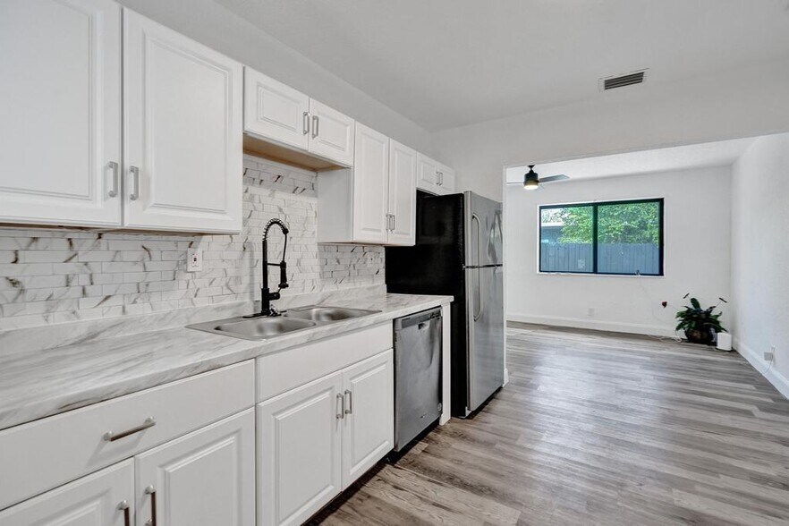 Building Photo - 1810 NW 9th St