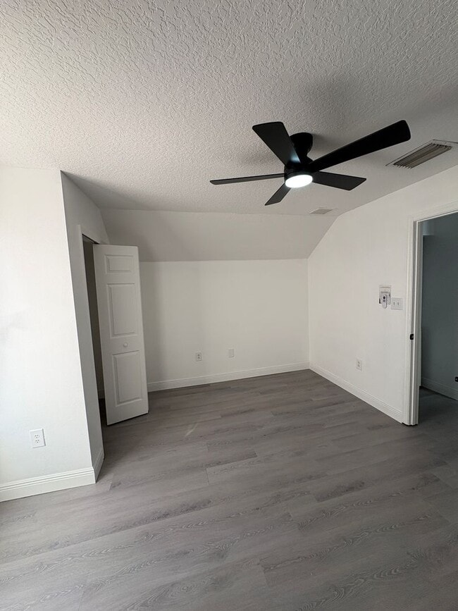 Building Photo - Beautiful 3 Bedroom Home in Groveland, FL!