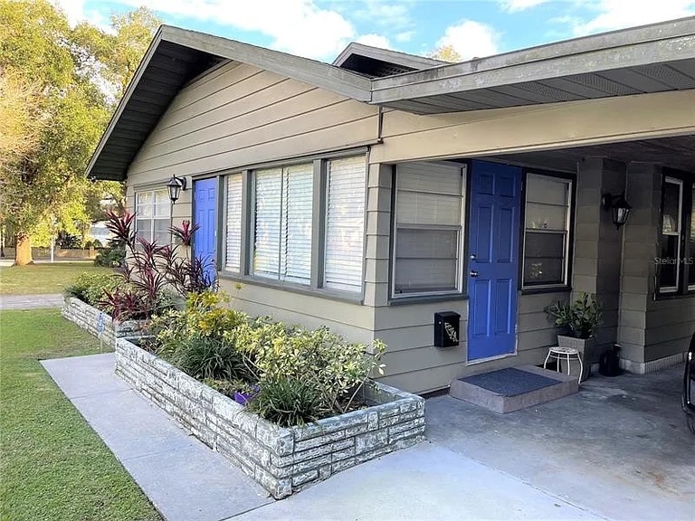 Carport - 419 E Belmar St