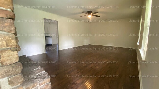 Building Photo - 4 bedroom 2 bath home for rent