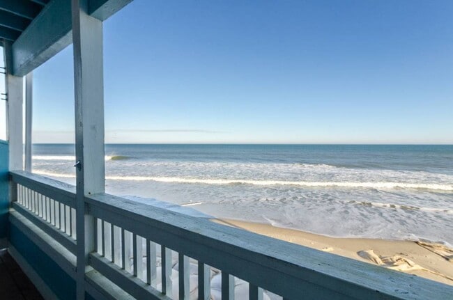 Building Photo - 1437 Fort Fisher Blvd S