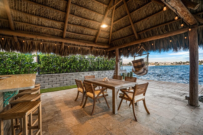 Building Photo - 844 East Dr