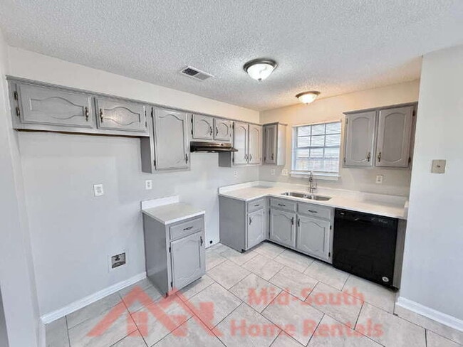 Building Photo - 5827 Hickory Nutt Ln