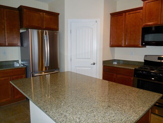 Building Photo - Spacious House w/Tons of Storage,Tile & Wo...