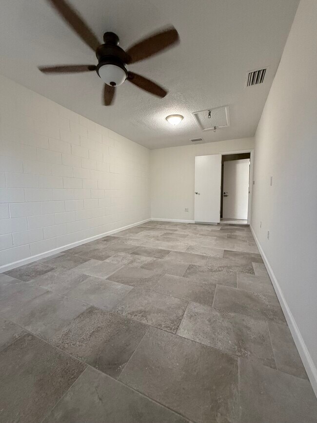 Building Photo - GI House