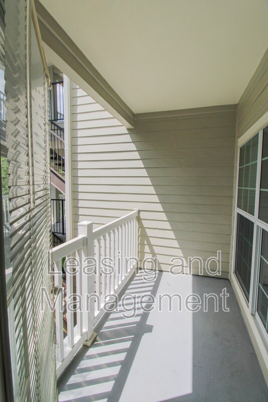 Building Photo - 700 Daniel Ellis Dr