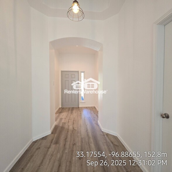 Building Photo - 2600 Redcedar Dr