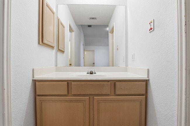 Building Photo - 15318 Streatham Cir