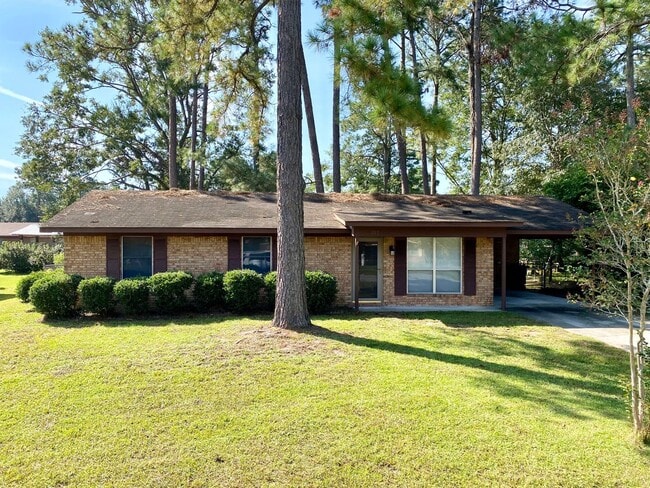 Building Photo - AVAILABLE OCTOBER 2025  [PET FRIENDLY]