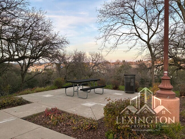 Building Photo - Beautifully Upgraded, 2BD/2BA, Condo Home in The Phoenician, Roseville!