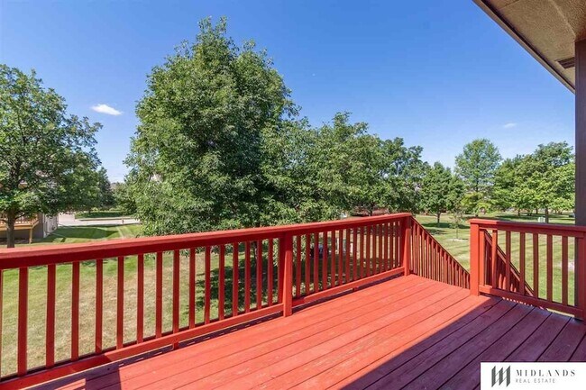 Building Photo - 1007 Woodview Dr