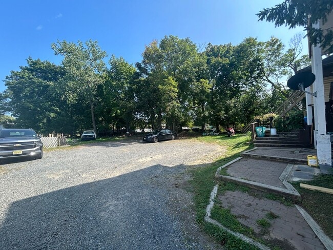 Building Photo - 347 Norwood Ave