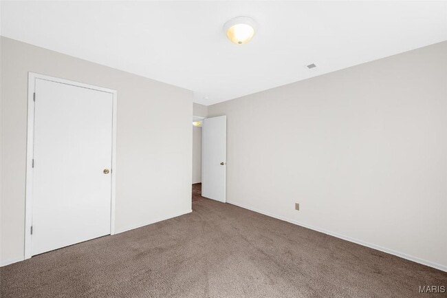 Building Photo - 22 E Rock Creek Manor