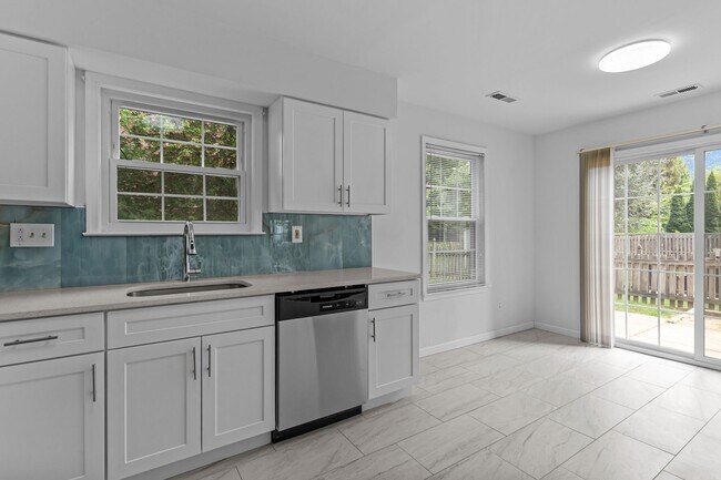 Building Photo - 14 Aster Way