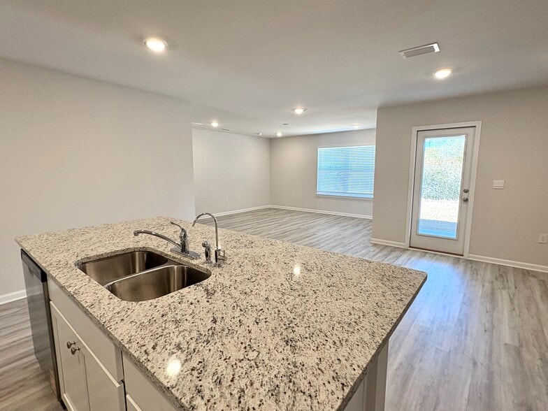 Building Photo - 293 Cades Ct