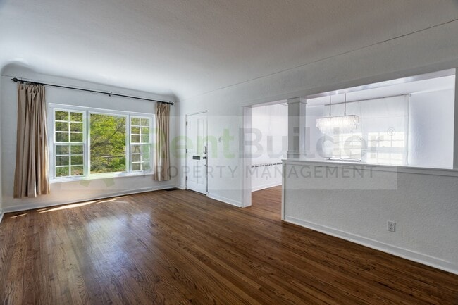 Building Photo - SPECIAL:  $1000 OFF YOUR 2ND MONTH'S RENT!!
