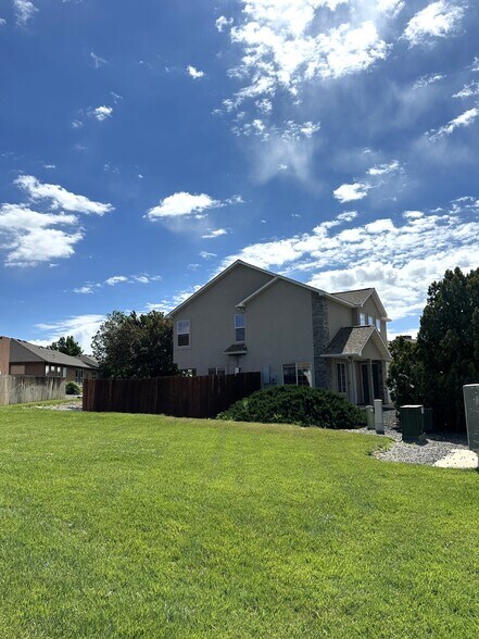 Building Photo - 708 1/2 Willow Creek Rd