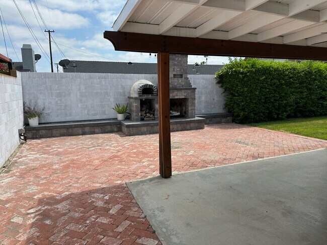 Building Photo - 2748 E Dorothy Pl