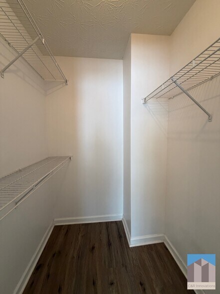 Building Photo - 644 Kenridge Dr