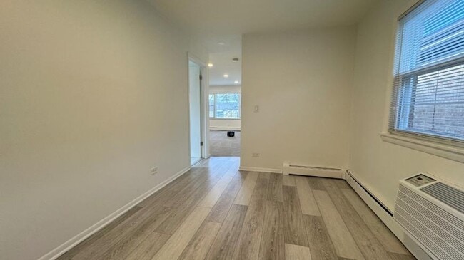 Building Photo - 3 bedroom in CHICAGO IL 60630