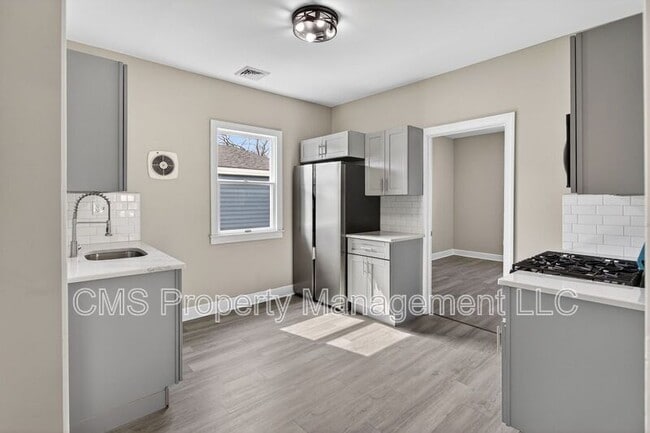 Building Photo - 378 Grand St