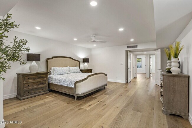 Building Photo - 7339 E Solano Dr