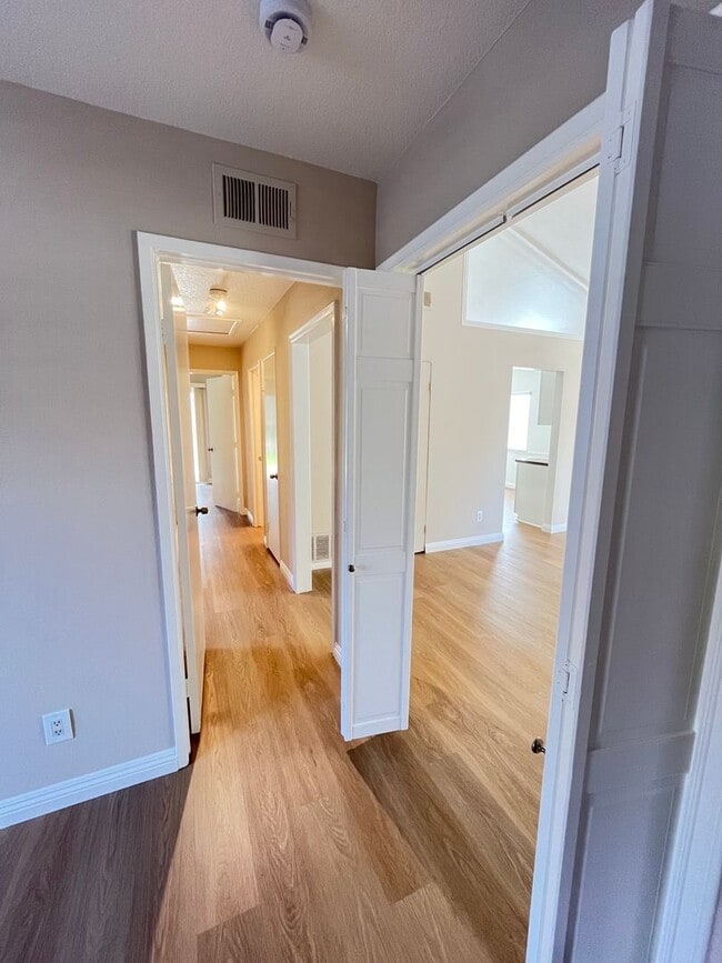 Building Photo - RECENTLY REFURBISHED  SINGLE STORY HOUSE W...