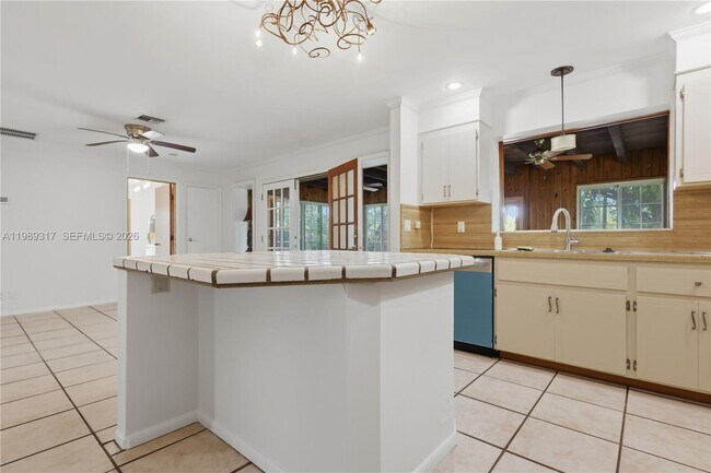 Building Photo - 4512 SW 27th Terrace