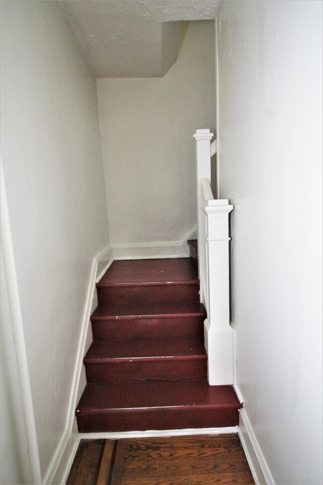 Building Photo - 2026/2027 JHU Off-Campus 3bd/1ba Rowhouse  w/ W/D & rear yard! -Available 6/9/26