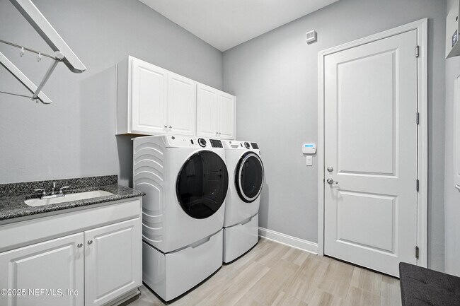 Building Photo - 21 Rockhurst Trl