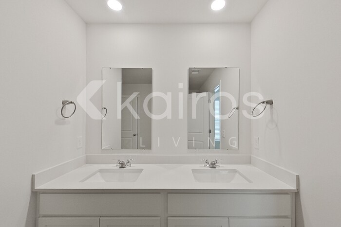 Building Photo - 135 Overstreet Way