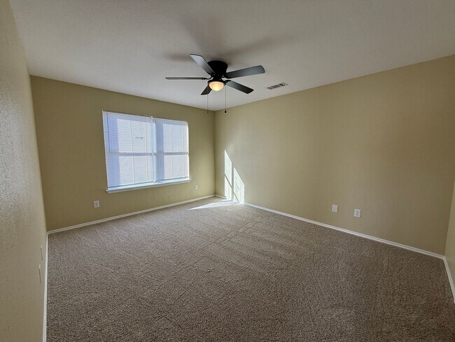 Building Photo - 1305 Fox Creek Dr