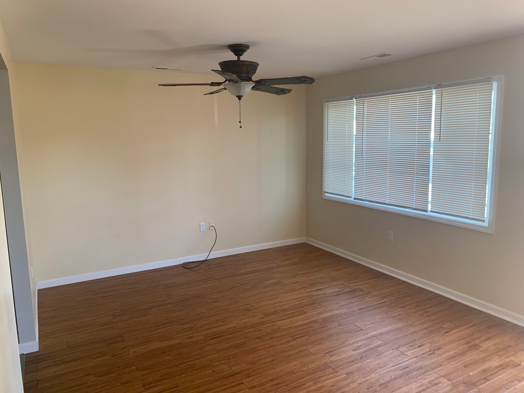 Building Photo - 709 Flintridge Dr