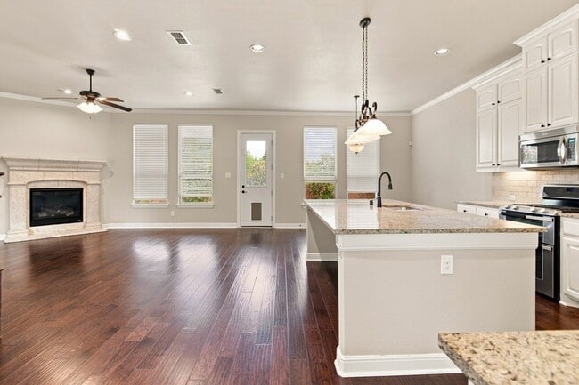 Building Photo - 1819 Park Highland Way