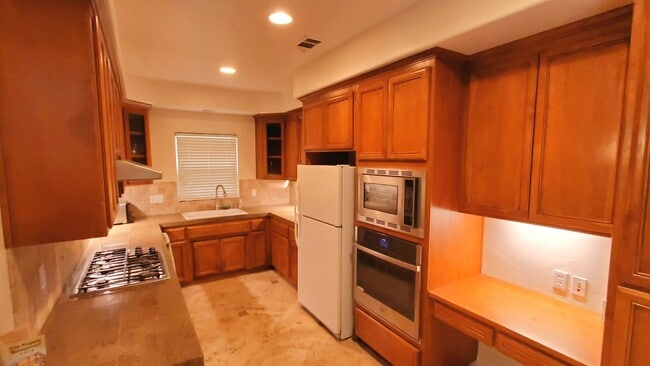 Building Photo - Charming Luxury Home near Downtown & Shopping