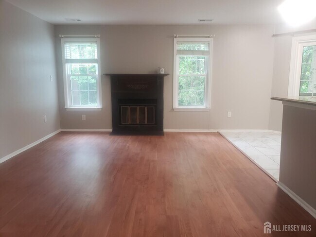 Building Photo - 5032 Beech Ct