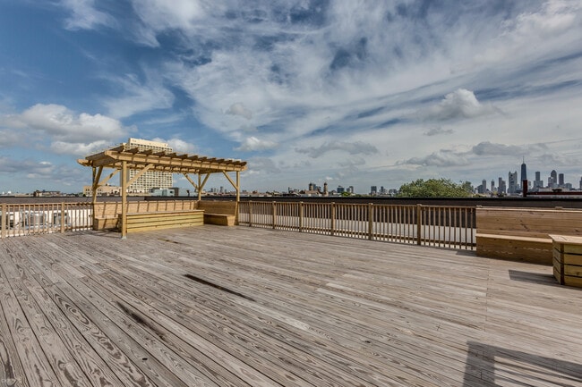 Building Photo - 1023 N Ashland Ave