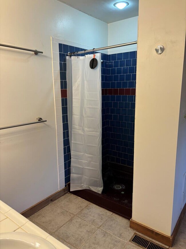 Building Photo - 9077 Henderson Ln