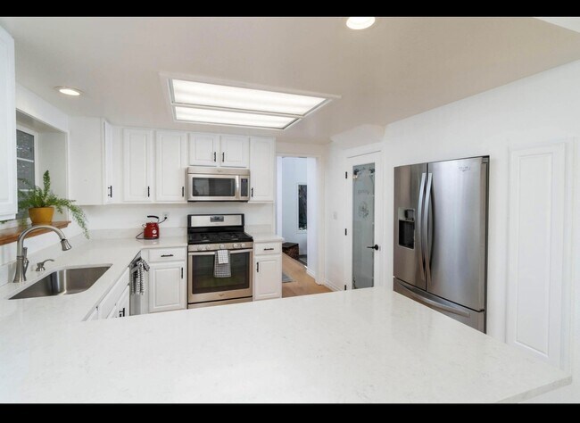 Building Photo - 60642 Devon Cir