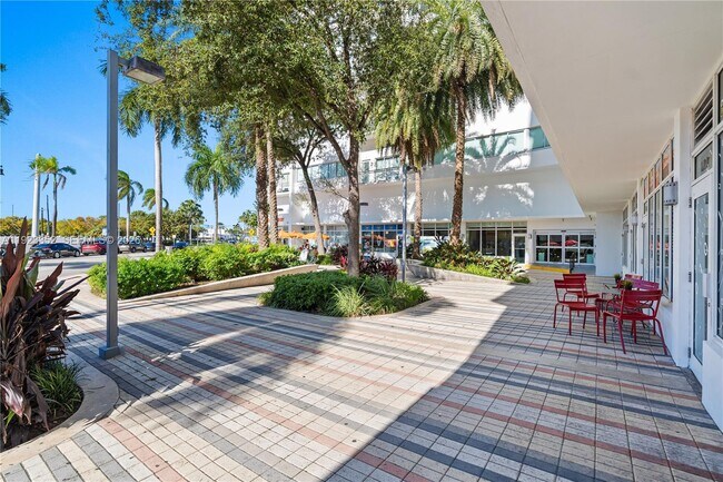 Building Photo - 7135 Collins Ave