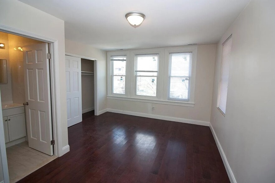 Building Photo - 4618 Spruce St