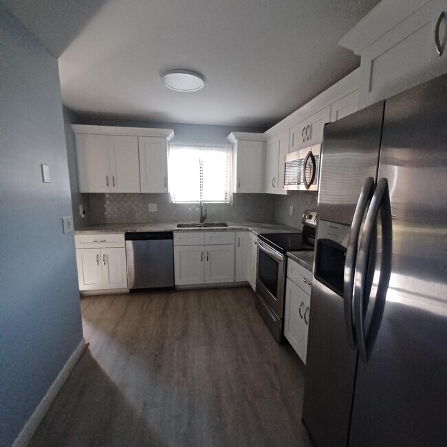 Building Photo - 4820 Lucerne Lakes Blvd W