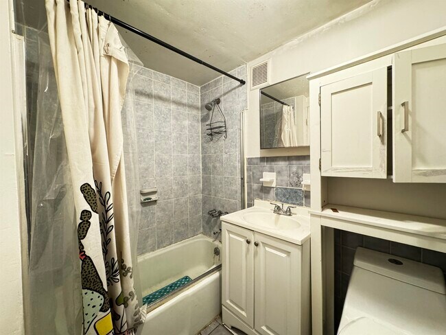 Building Photo - 92 Hancock Ave